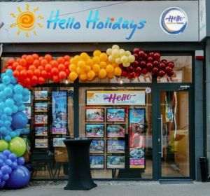 Hello Holidays îşi extinde reţeaua naţională cu o nouă agenţie în Bacău